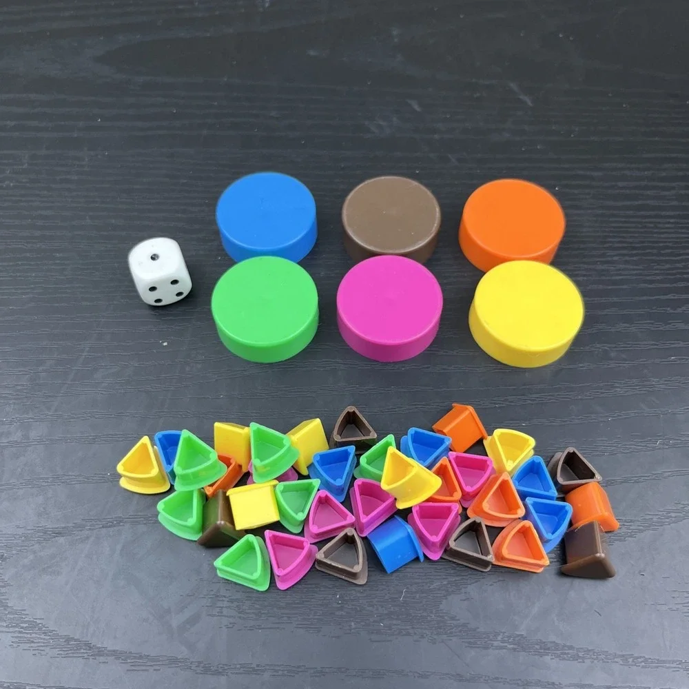 Trivial Pursuit Replacement Parts 6 Pie Tokens Scoring Wedges‎ & Dice Lot
